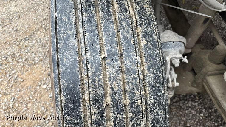 image for item EN5744 2007 Freightliner Columbia semi truck