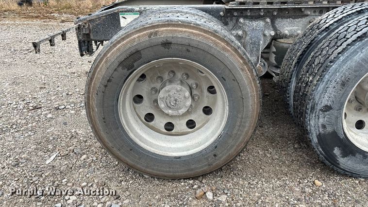 image for item EN5744 2007 Freightliner Columbia semi truck