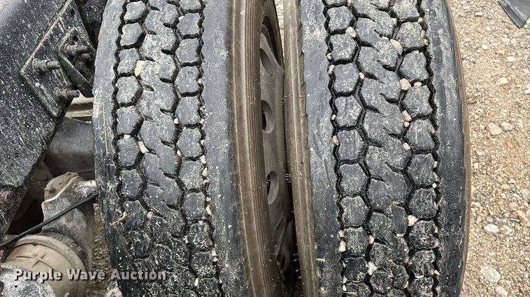 image for item EN5744 2007 Freightliner Columbia semi truck