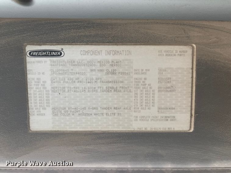 image for item EN5744 2007 Freightliner Columbia semi truck