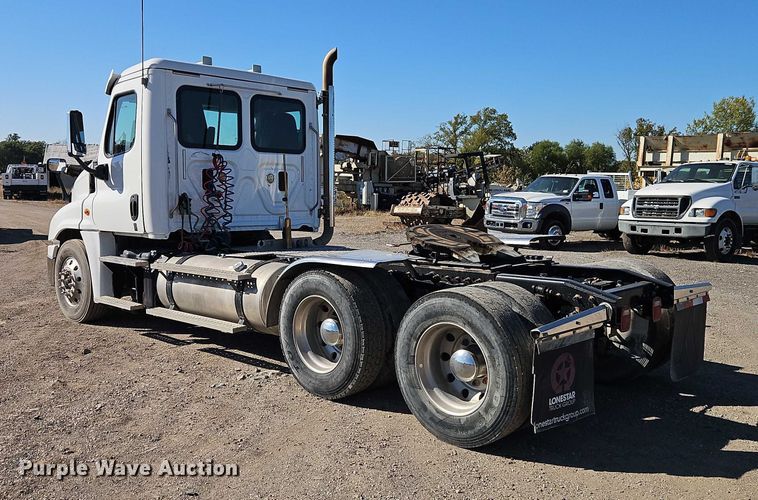 image for item EO4720 2017 Freightliner Cascadia semi truck