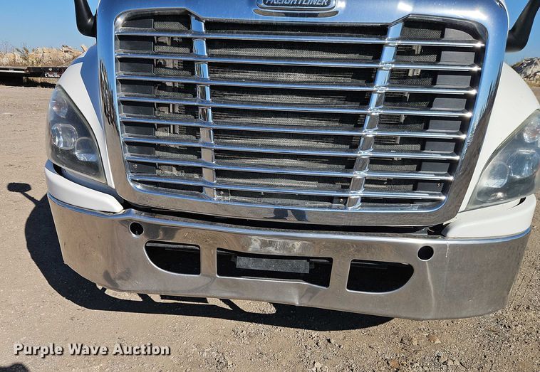 image for item EO4720 2017 Freightliner Cascadia semi truck