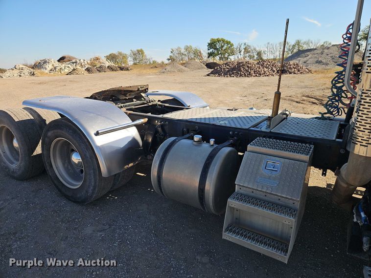 image for item EO4720 2017 Freightliner Cascadia semi truck