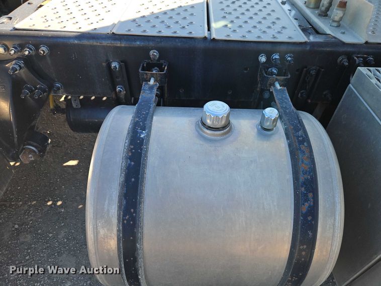 image for item EO4720 2017 Freightliner Cascadia semi truck