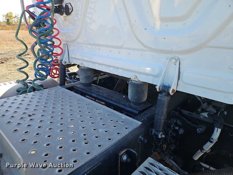 image for item EO4720 2017 Freightliner Cascadia semi truck