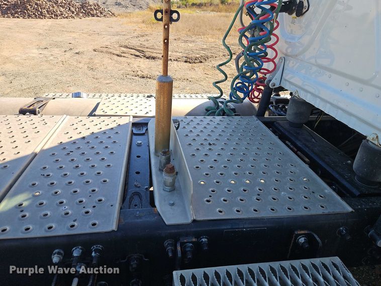 image for item EO4720 2017 Freightliner Cascadia semi truck