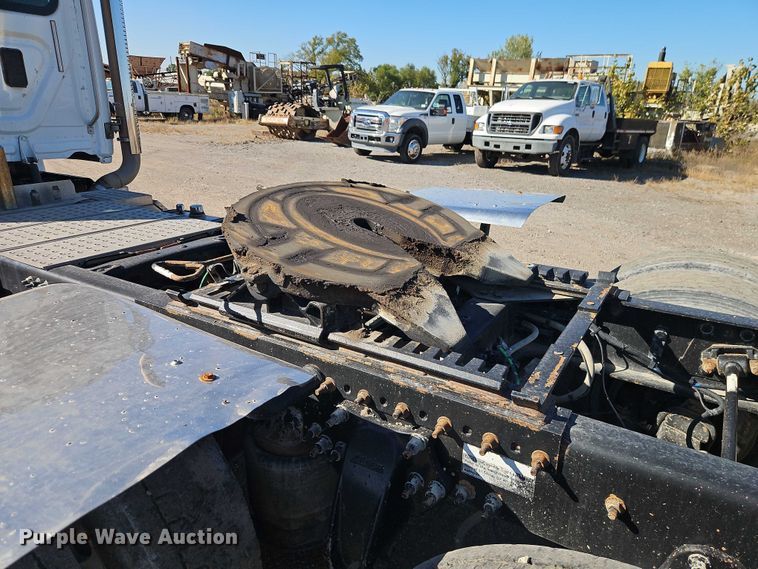 image for item EO4720 2017 Freightliner Cascadia semi truck