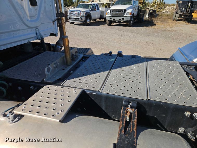 image for item EO4720 2017 Freightliner Cascadia semi truck