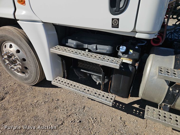 image for item EO4720 2017 Freightliner Cascadia semi truck