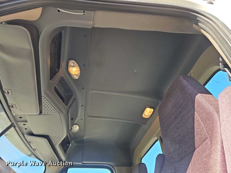 image for item EO4720 2017 Freightliner Cascadia semi truck