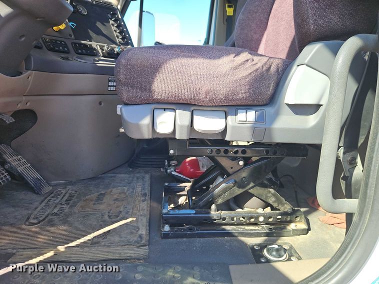 image for item EO4720 2017 Freightliner Cascadia semi truck