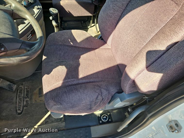 image for item EO4720 2017 Freightliner Cascadia semi truck