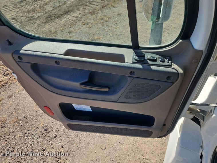 image for item EO4720 2017 Freightliner Cascadia semi truck