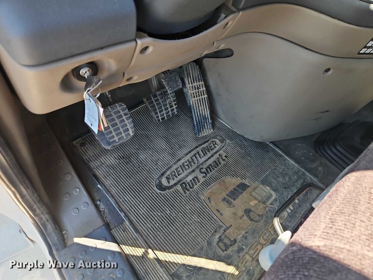 image for item EO4720 2017 Freightliner Cascadia semi truck