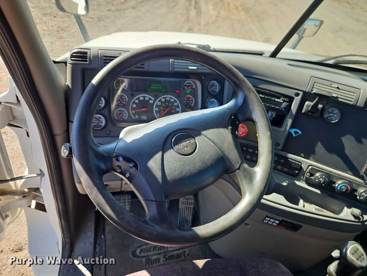 image for item EO4720 2017 Freightliner Cascadia semi truck