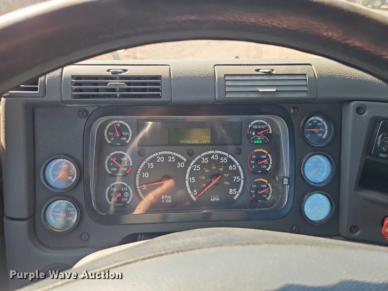 image for item EO4720 2017 Freightliner Cascadia semi truck