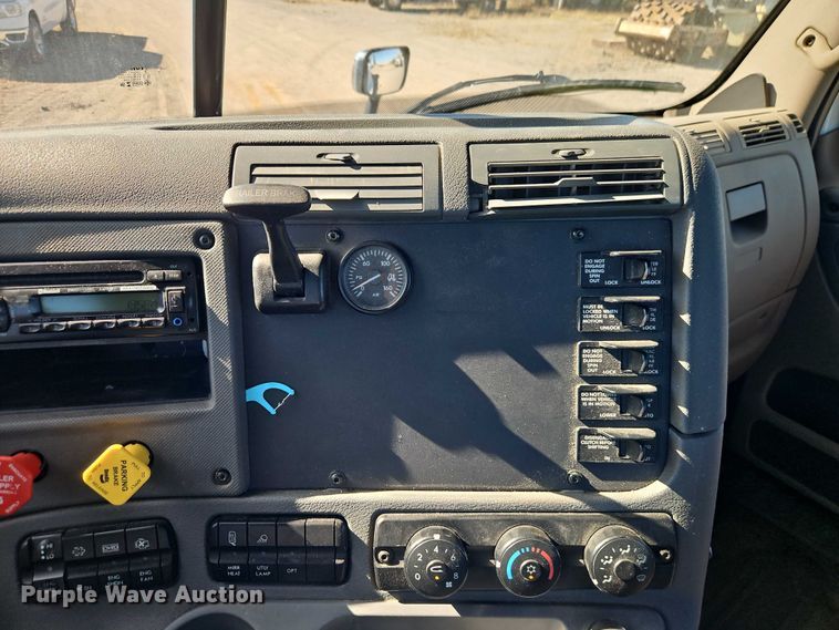 image for item EO4720 2017 Freightliner Cascadia semi truck