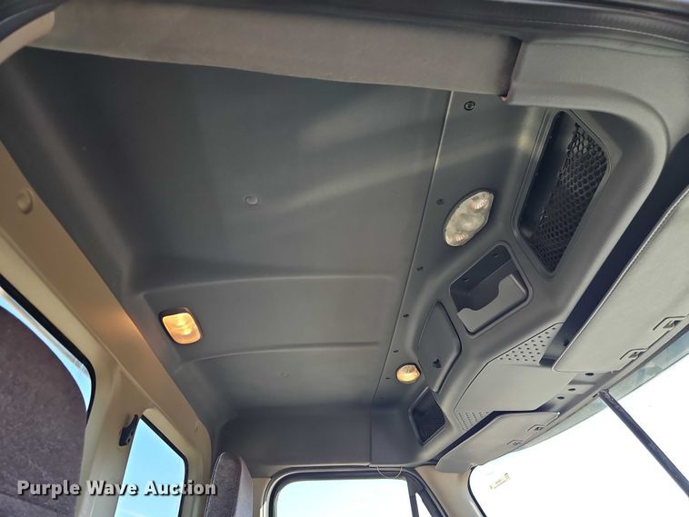 image for item EO4720 2017 Freightliner Cascadia semi truck