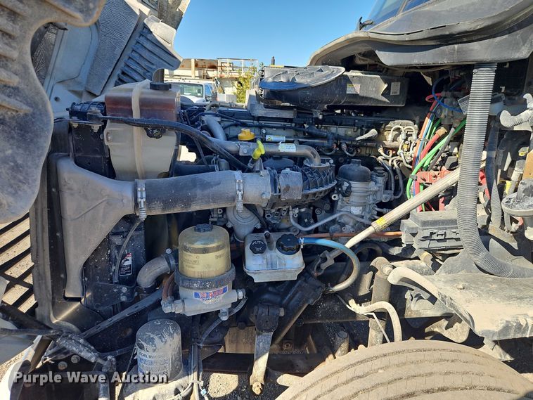 image for item EO4720 2017 Freightliner Cascadia semi truck