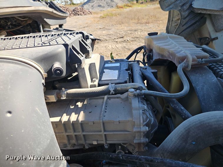 image for item EO4720 2017 Freightliner Cascadia semi truck