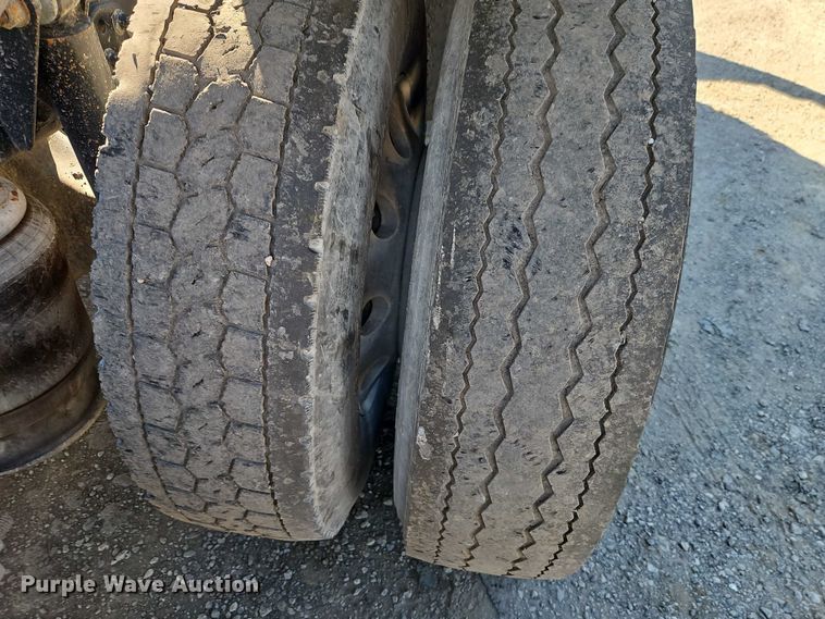 image for item EO4720 2017 Freightliner Cascadia semi truck