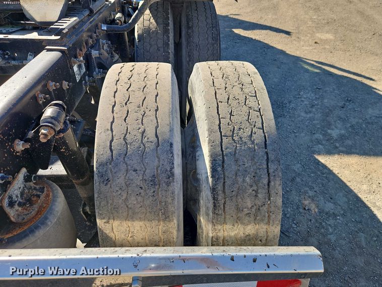 image for item EO4720 2017 Freightliner Cascadia semi truck