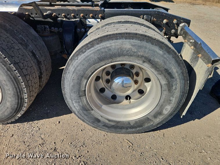 image for item EO4720 2017 Freightliner Cascadia semi truck