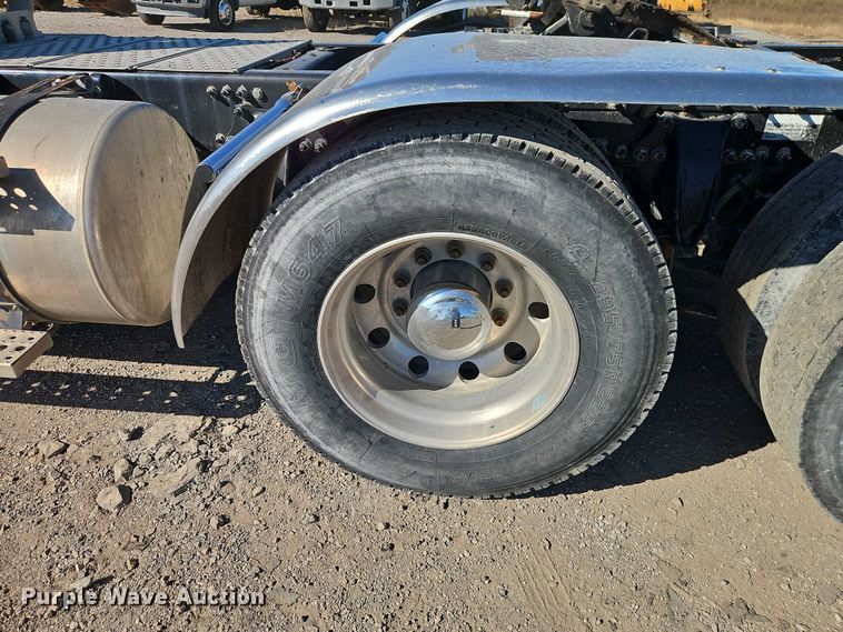 image for item EO4720 2017 Freightliner Cascadia semi truck