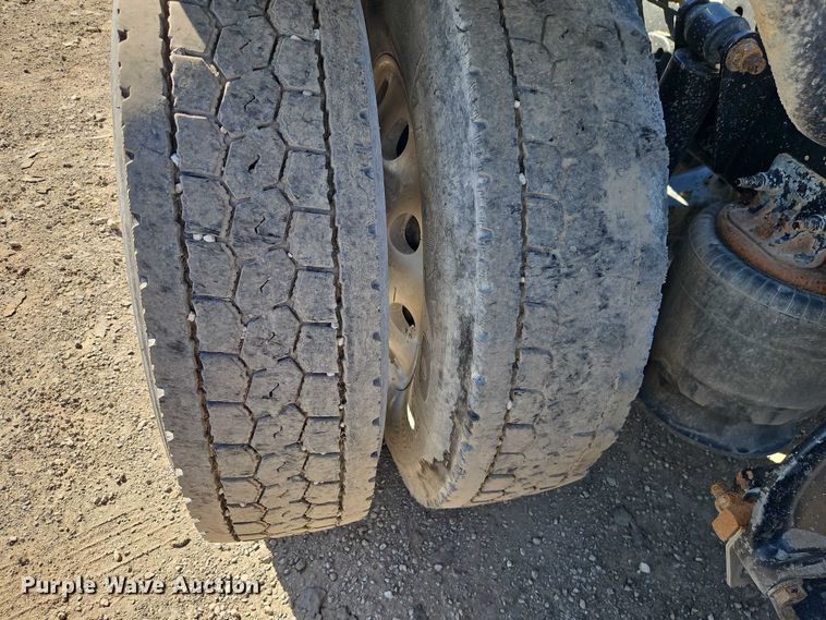 image for item EO4720 2017 Freightliner Cascadia semi truck