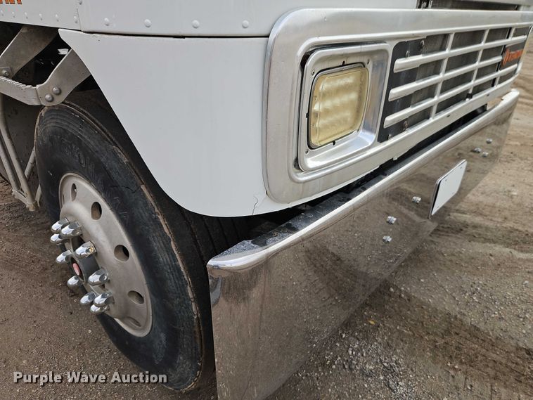 image for item EO4743 1987 International COF-9670 semi truck