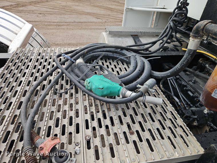 image for item EO4743 1987 International COF-9670 semi truck