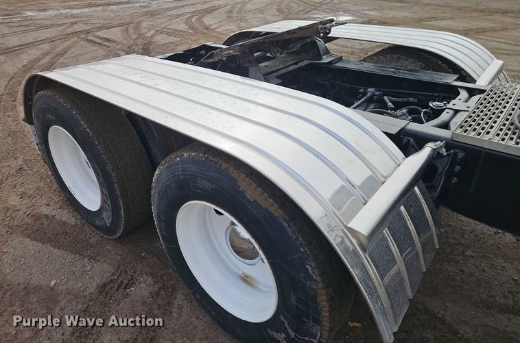 image for item EO4743 1987 International COF-9670 semi truck