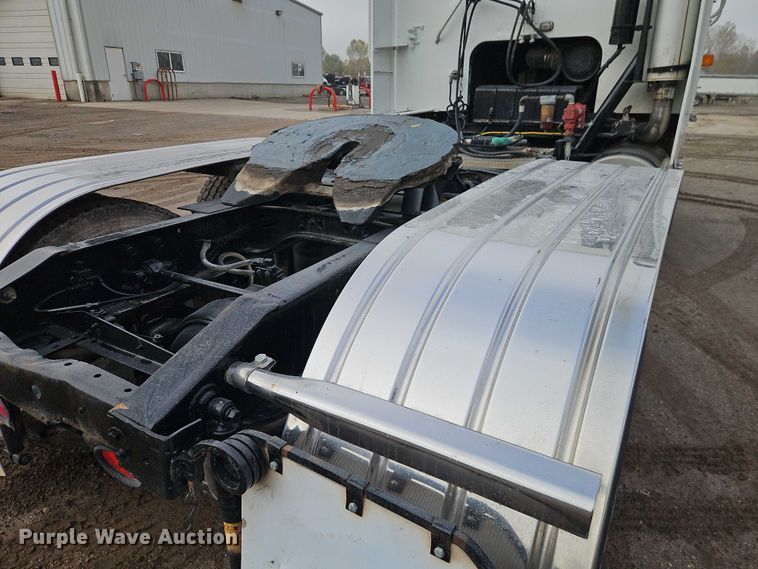 image for item EO4743 1987 International COF-9670 semi truck