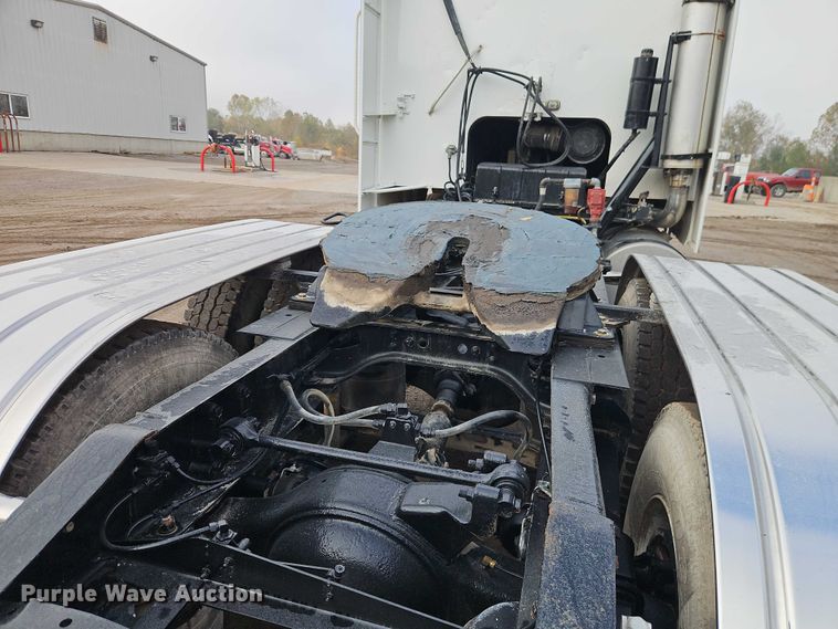 image for item EO4743 1987 International COF-9670 semi truck