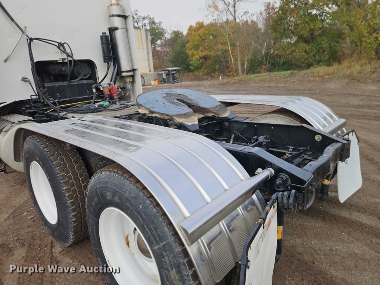 image for item EO4743 1987 International COF-9670 semi truck