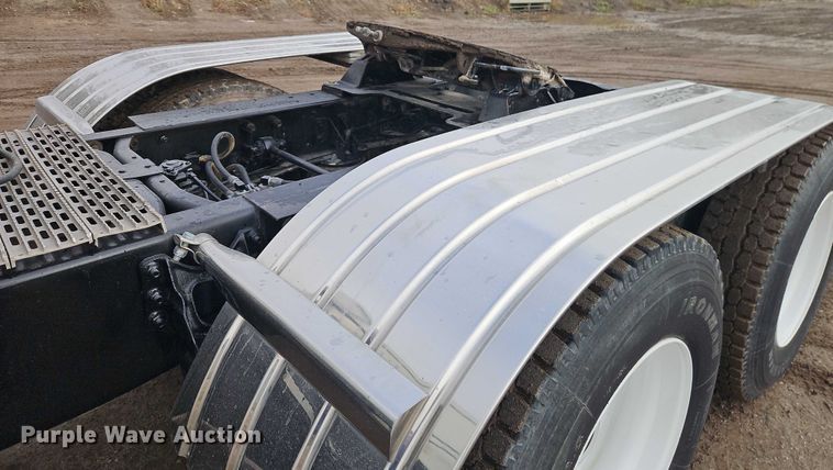 image for item EO4743 1987 International COF-9670 semi truck