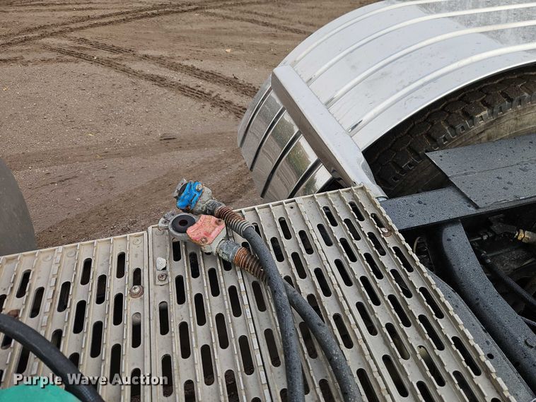 image for item EO4743 1987 International COF-9670 semi truck