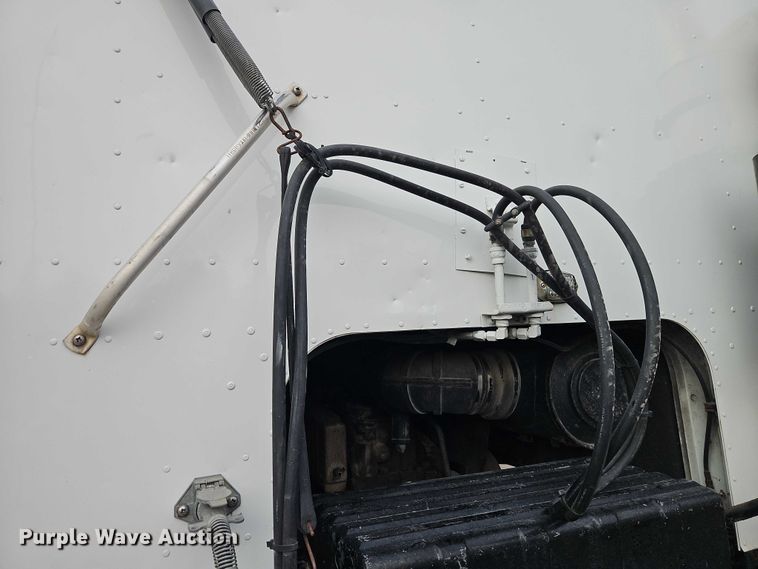 image for item EO4743 1987 International COF-9670 semi truck