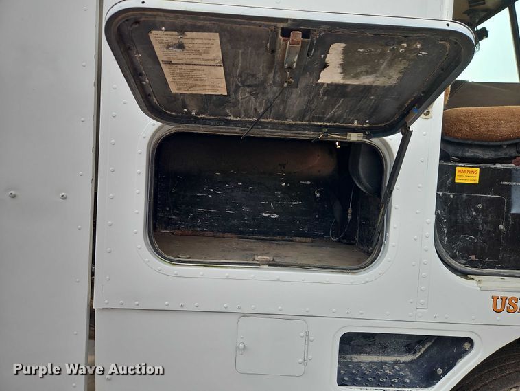 image for item EO4743 1987 International COF-9670 semi truck