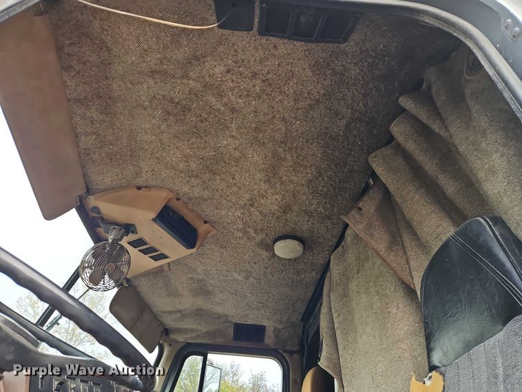 image for item EO4743 1987 International COF-9670 semi truck