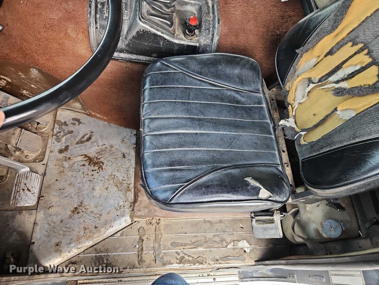 image for item EO4743 1987 International COF-9670 semi truck