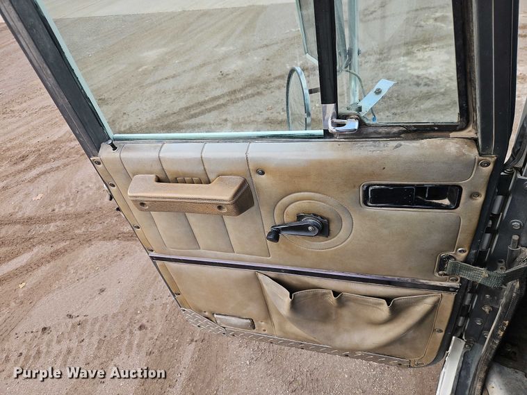 image for item EO4743 1987 International COF-9670 semi truck