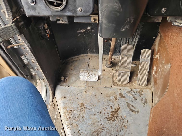 image for item EO4743 1987 International COF-9670 semi truck