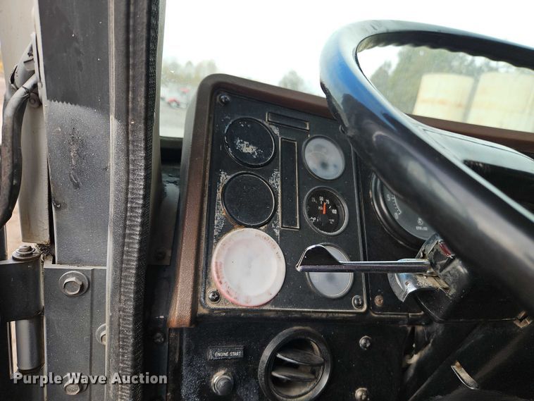 image for item EO4743 1987 International COF-9670 semi truck