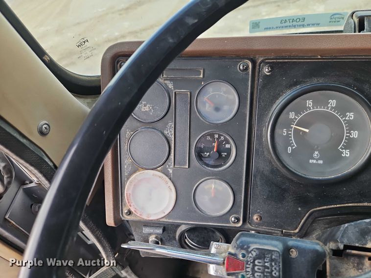 image for item EO4743 1987 International COF-9670 semi truck