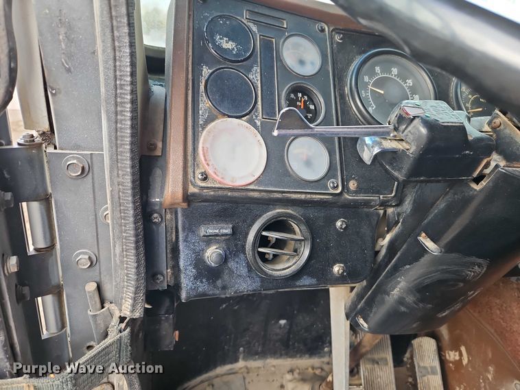 image for item EO4743 1987 International COF-9670 semi truck