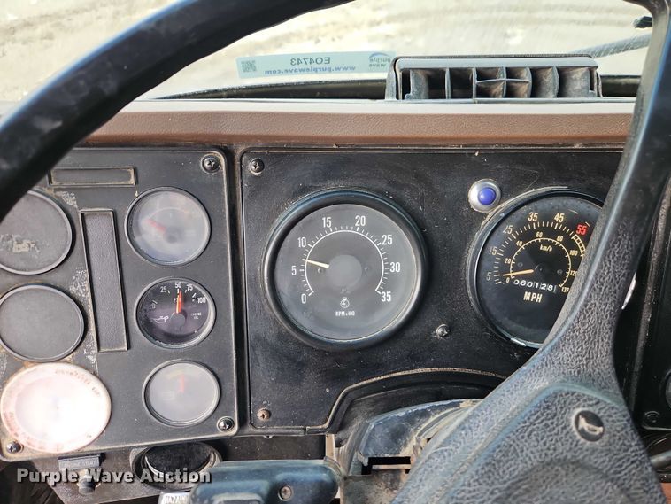 image for item EO4743 1987 International COF-9670 semi truck