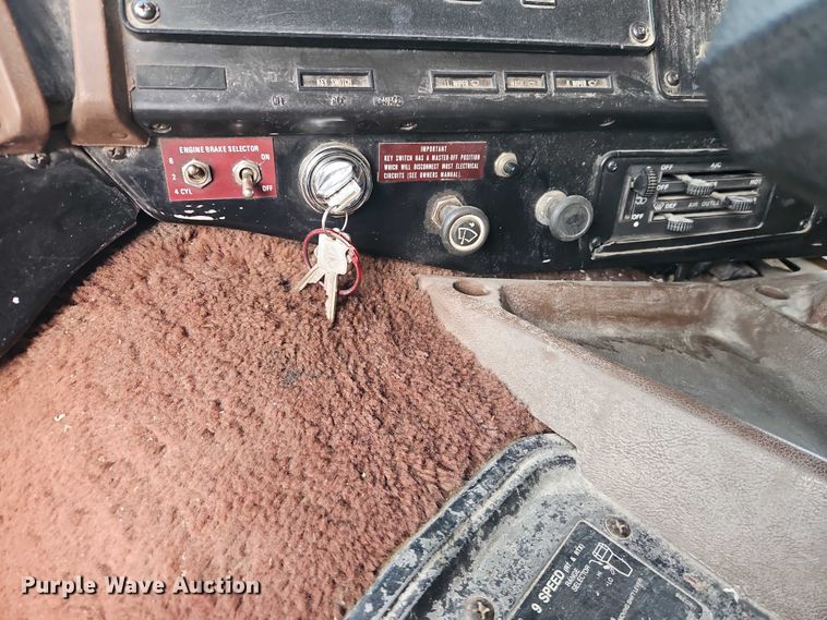 image for item EO4743 1987 International COF-9670 semi truck