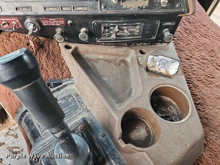 image for item EO4743 1987 International COF-9670 semi truck