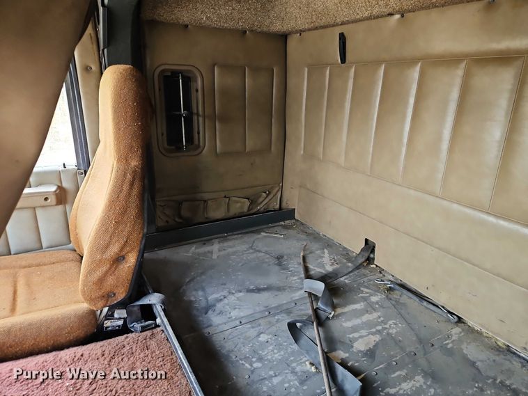 image for item EO4743 1987 International COF-9670 semi truck